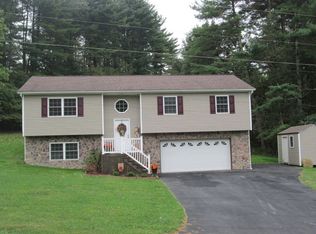 1636 Old Crow Rd, Beaver, WV 25813