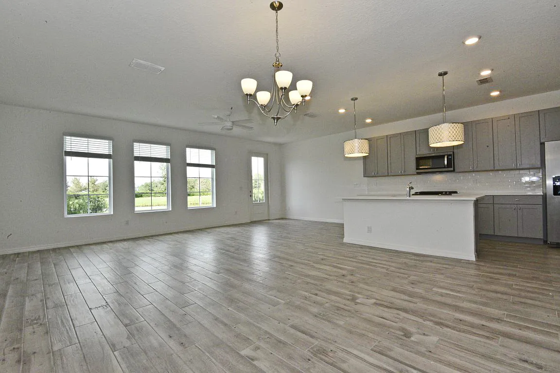 3 bed, 2161 sqft, $2,700 — Photo 3