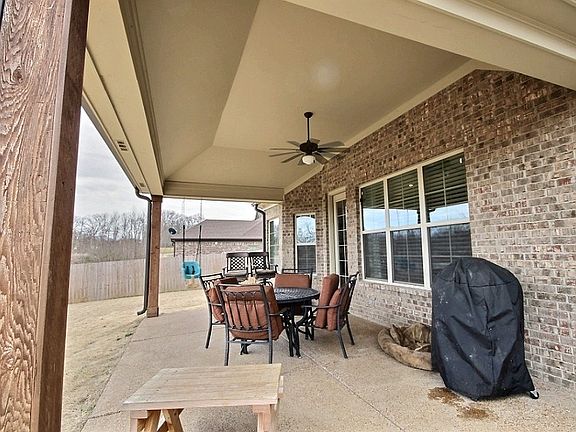 4th image of 520 Oakridge Dr