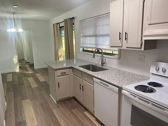 3rd image of 203 Chaumont Dr