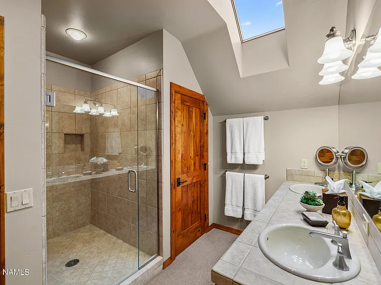 1704 E Trade Winds Ct — Photo 27