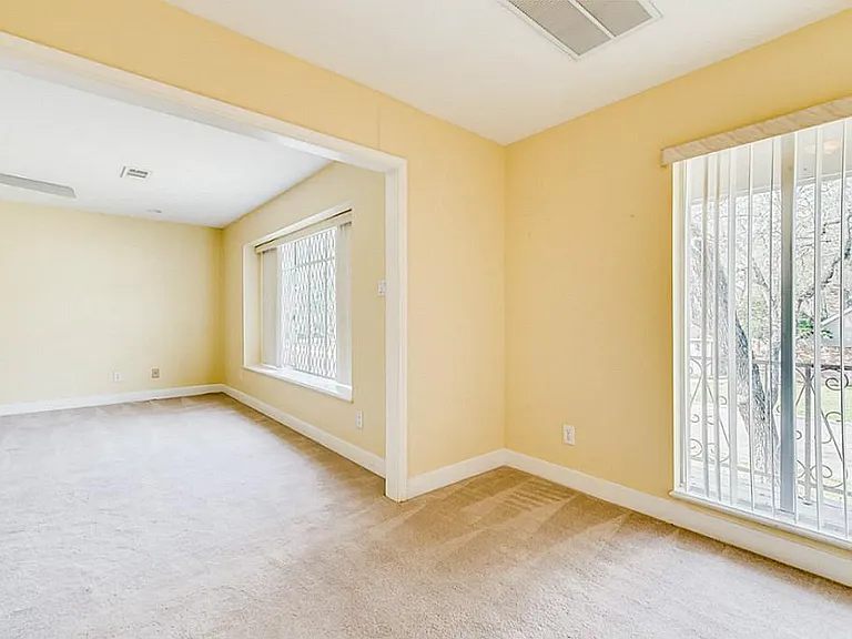 15203 Camelback Ct — Photo 17