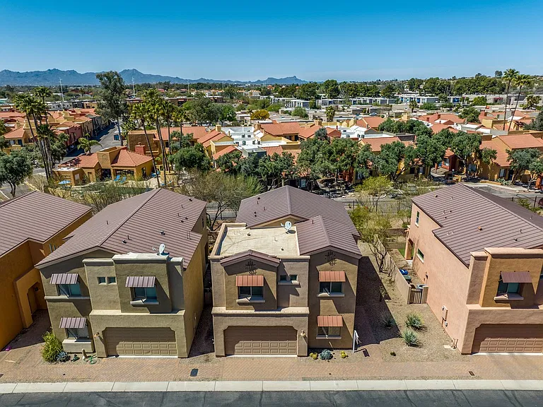 4261 N Golden Ridge Ln — Photo 41