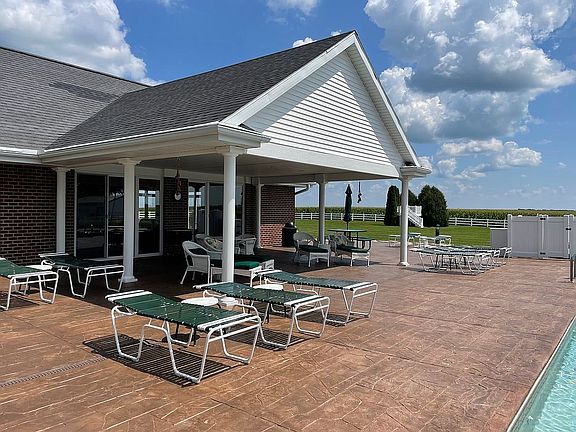 Pool house covered area