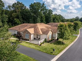 213 Stonegate Blvd, Hermitage, PA 16148