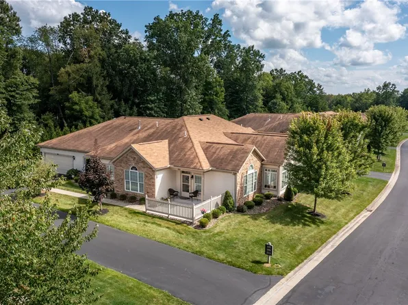 213 Stonegate Blvd, Hermitage, PA 16148