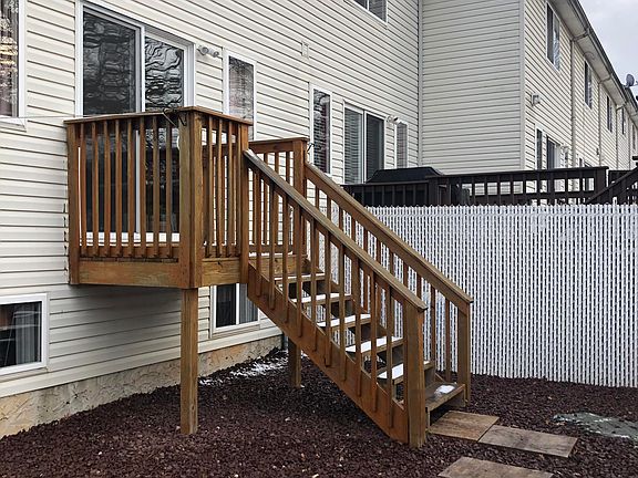 5th image of 10 Trina Ln