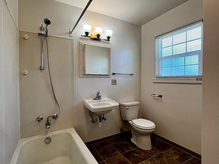 2608 Bonnie Doon Ave — Photo 10