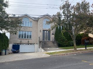 10 Dahlia St, Staten Island, NY 10312