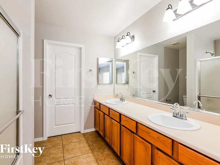6422 Fulton Meadows Ave — Photo 10