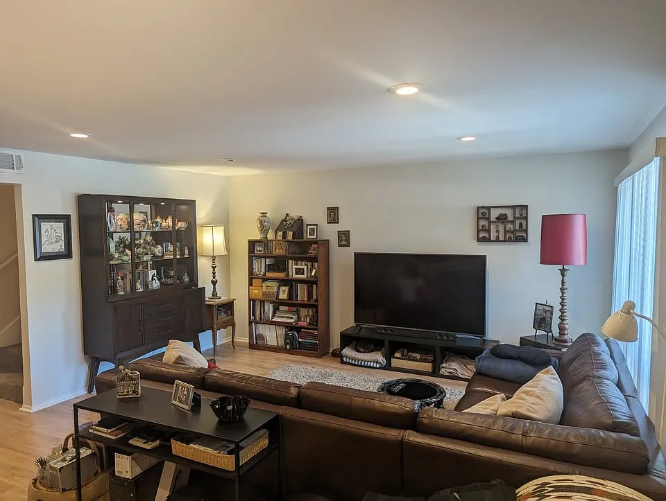 Building Photo - 500 E Riverside Dr #229
