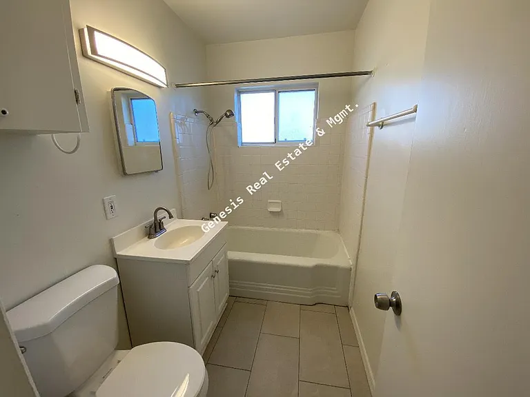 2803 E Lee St — Photo 16