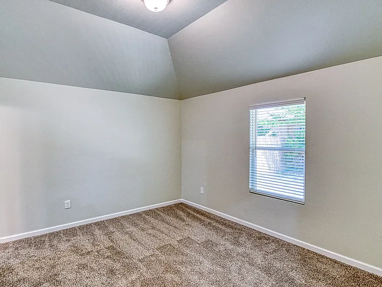 2713 Clifton Ter — Photo 14