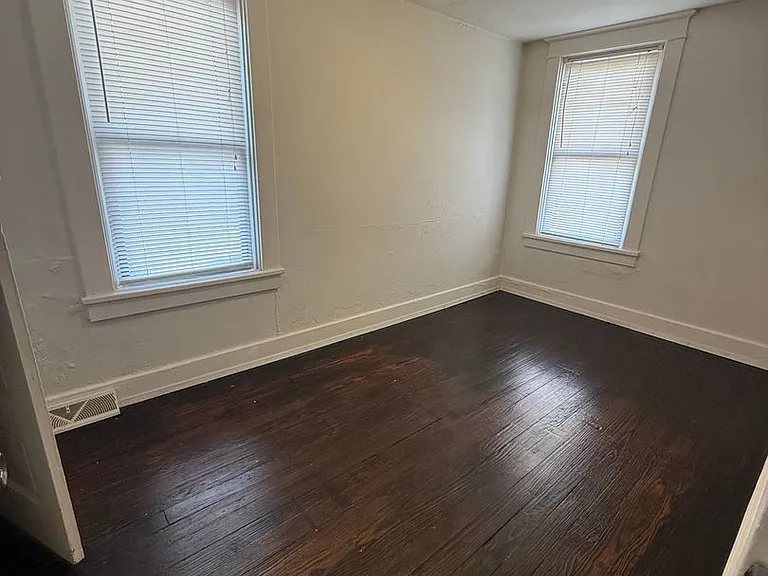 529 Walnut St — Photo 5