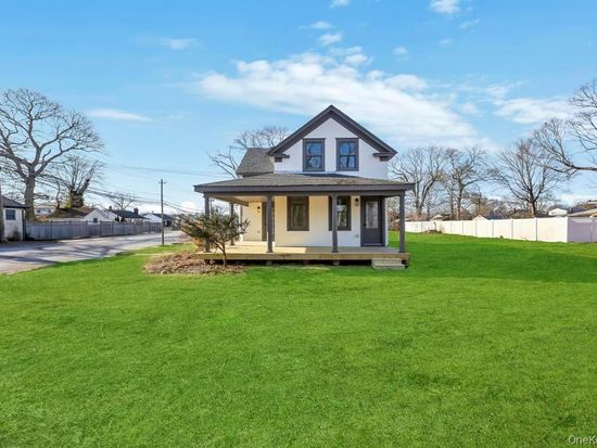 195 Brook Street, Oakdale, NY 11769