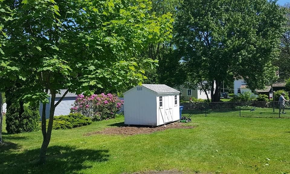 2nd image of 138 Shore Rd