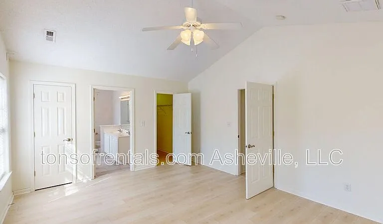 342 Meadow Pathway Dr — Photo 17