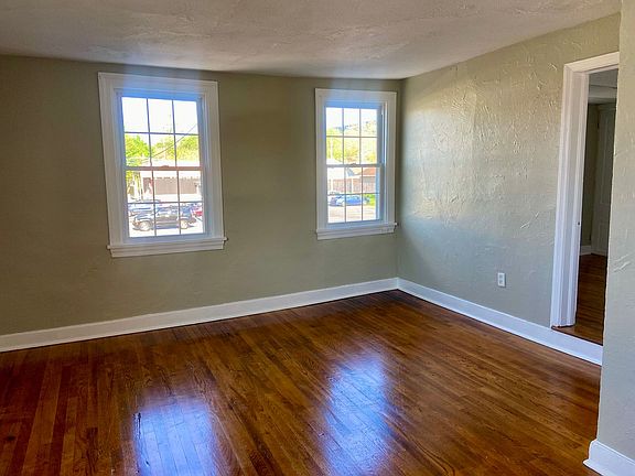 3rd image of 403-405 N Baltimore Ave #1