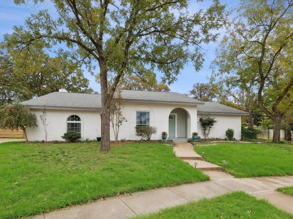 1696 Dickerson Dr, Pantego, TX 76013