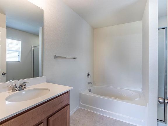 3rd image of 1801 Waggoner Dr