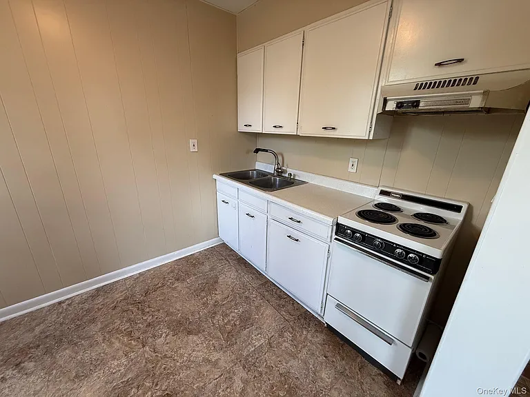 247 Hudson St #1 — Photo 7