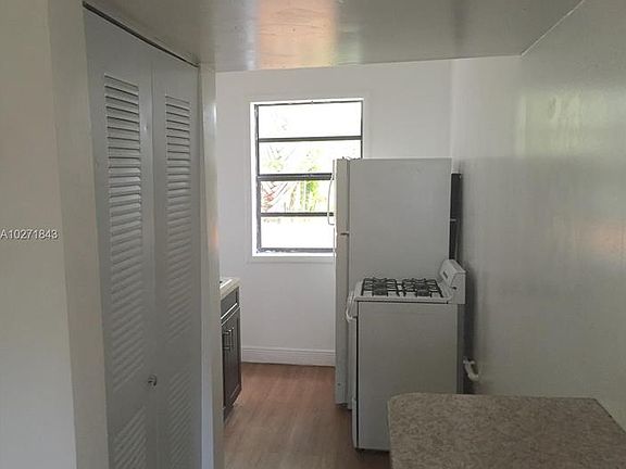 3rd image of 411 Meridian Ave APT 6