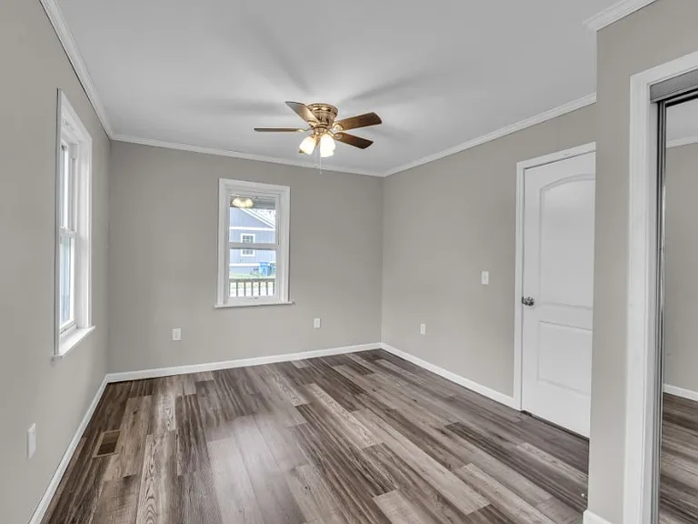 1031 Wilcox Dr — Photo 7
