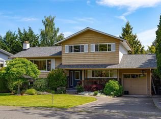 1594 Burnley Pl, Saanich, BC V8N 5A5