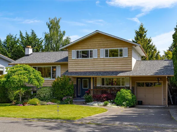 1594 Burnley Pl, Saanich, BC V8N 5A5