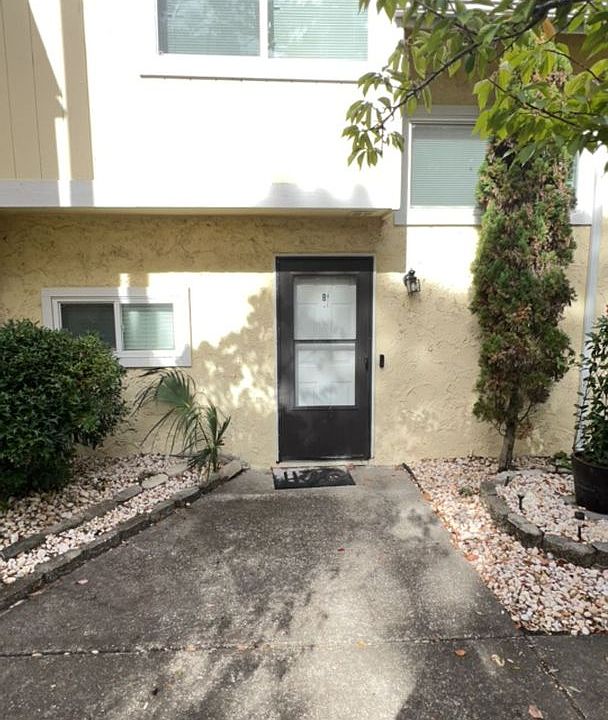 1st image of 1701 Yaupon Dr APT B