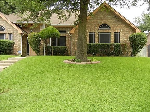 2nd image of 828 Crooked Creek Ln
