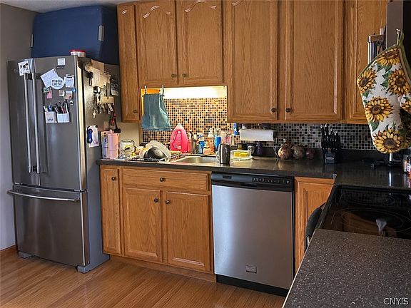 4th image of 9068 River Rd