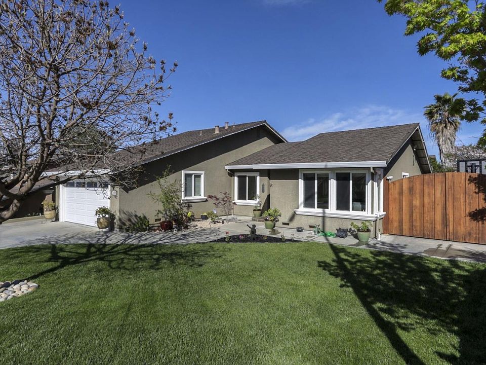 1st image of 3817 Deedham Ct