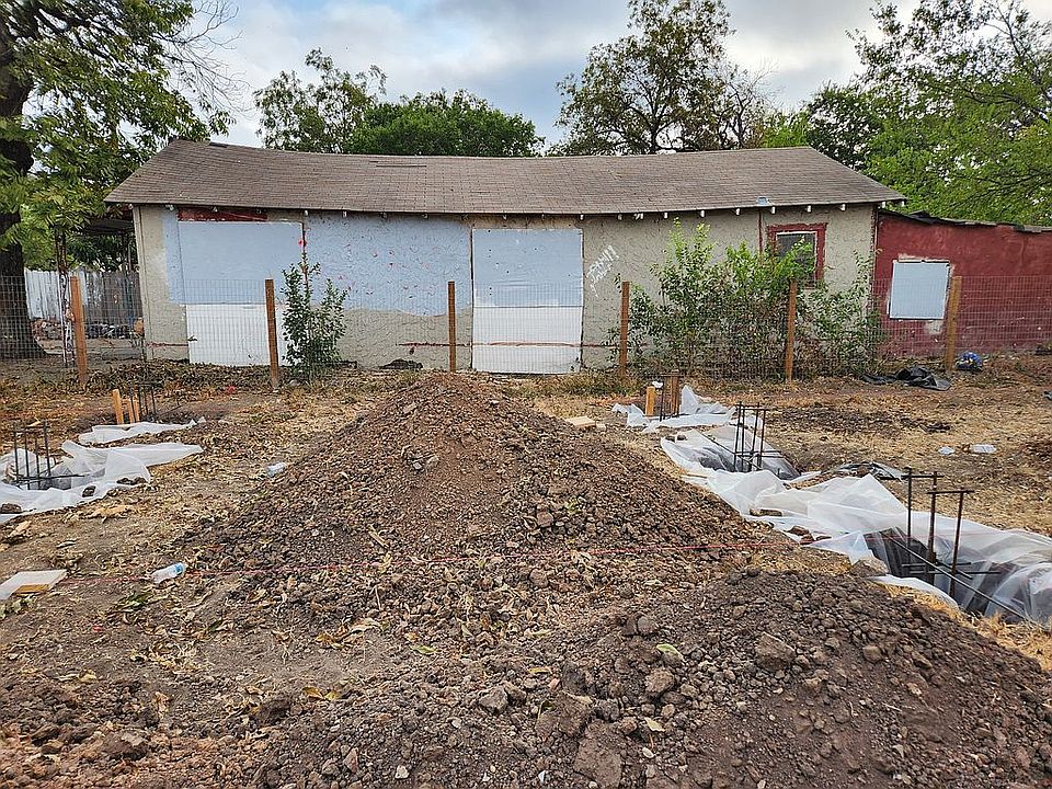 2nd image of 2940 Tampico St