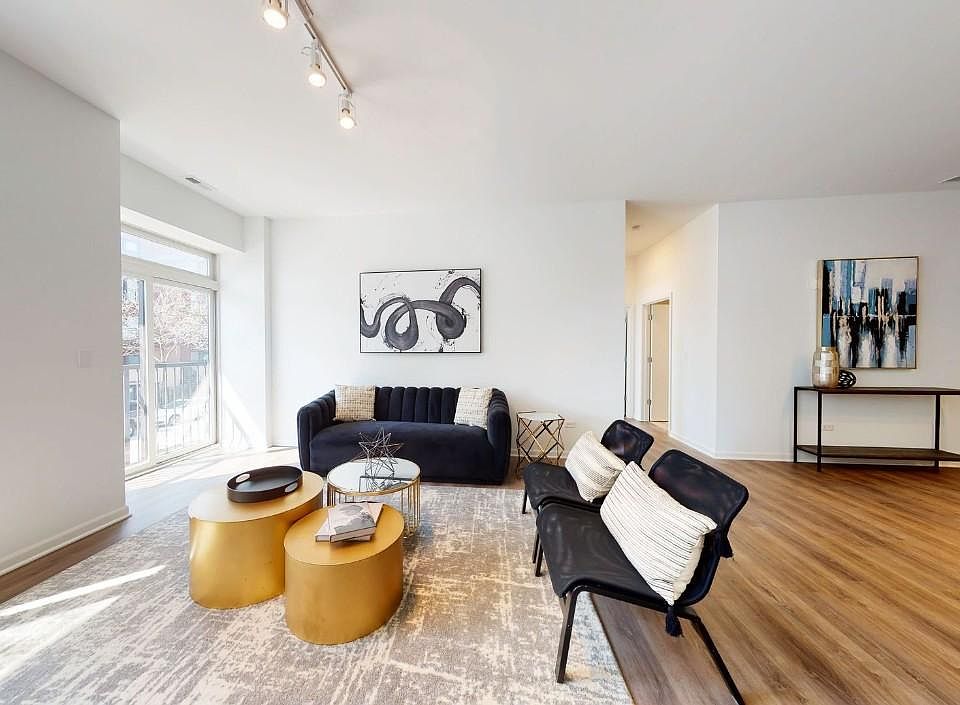 1st image of 2550 S Wabash Ave Floor T001