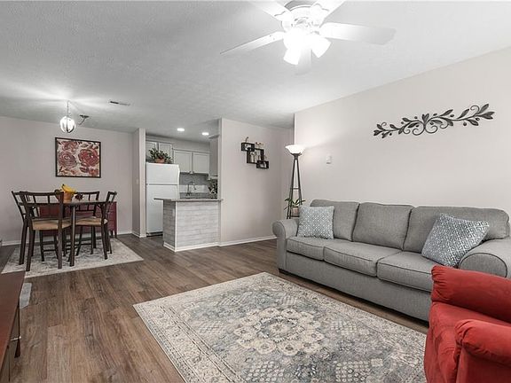 3rd image of 35459 Westminister Ave