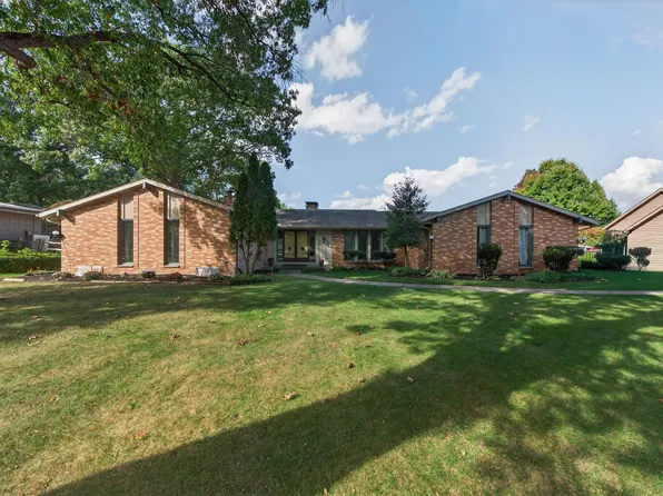 1611 Jeanwood Dr, Elkhart, IN 46514