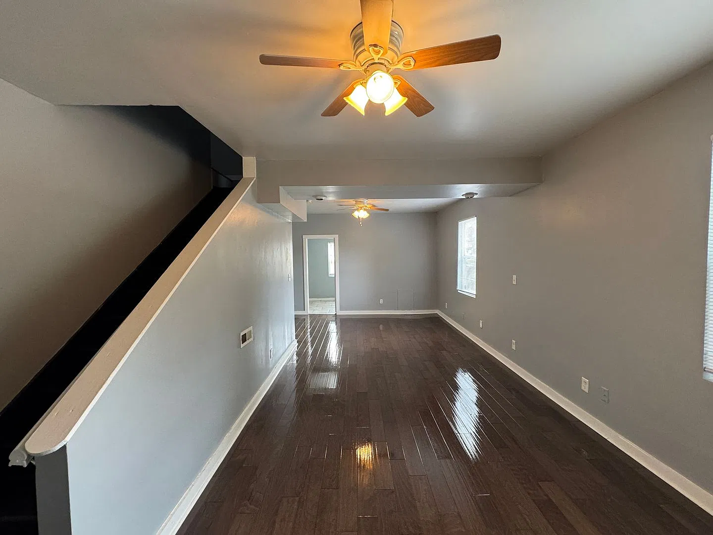 Large 4 Bedroom 1 Bath with Garage — Photo 2