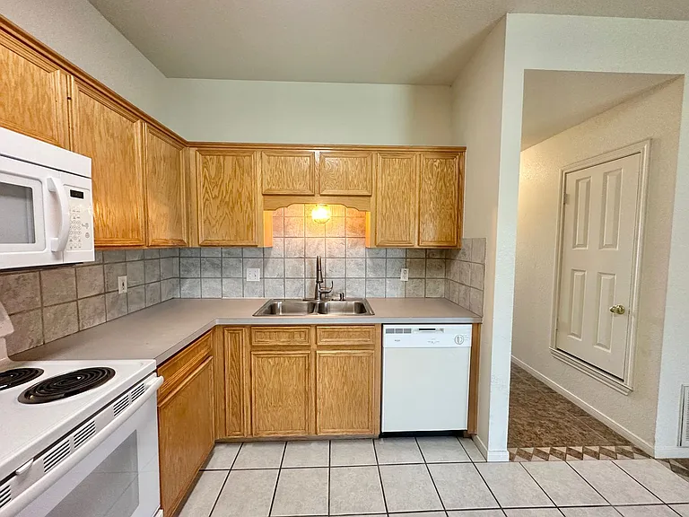 3705 Woodrow Dr — Photo 8