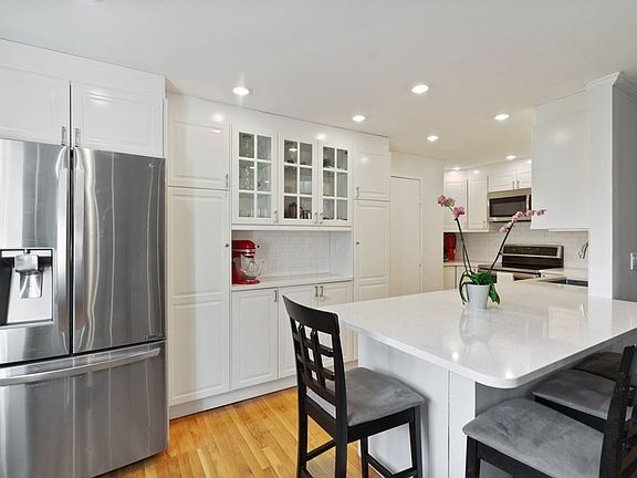 3rd image of 50 Green St APT 212
