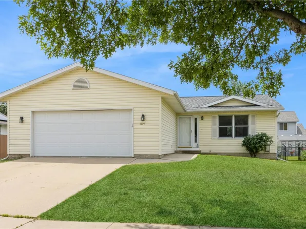 1119 Ashford Dr NE, Cedar Rapids, IA 52402