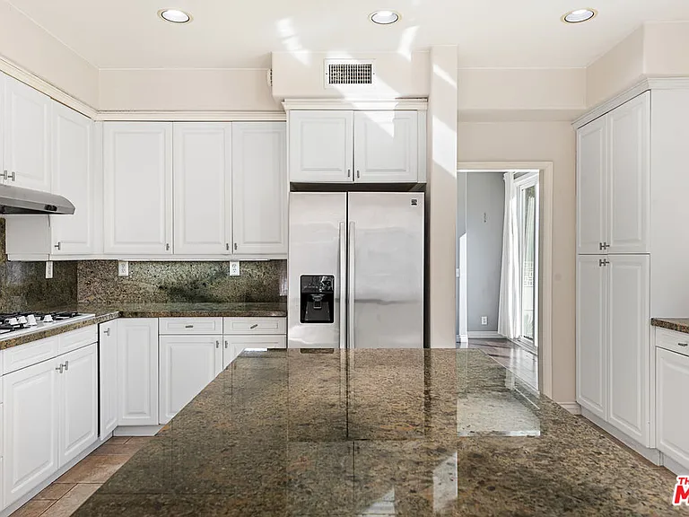 24310 Belford Ct — Photo 17
