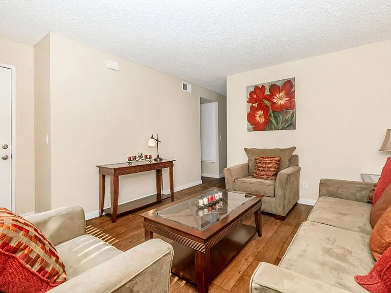 Sunset View Apartments — Photo 31