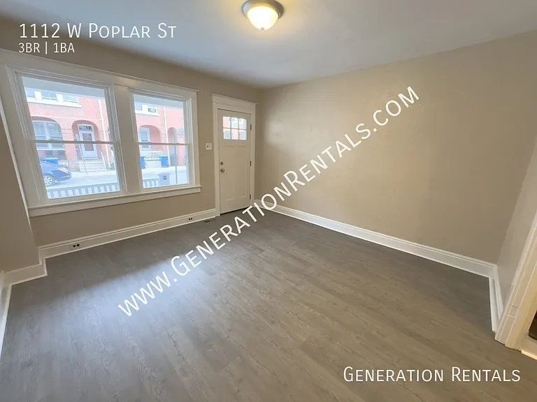 1112 W Poplar St — Photo 7
