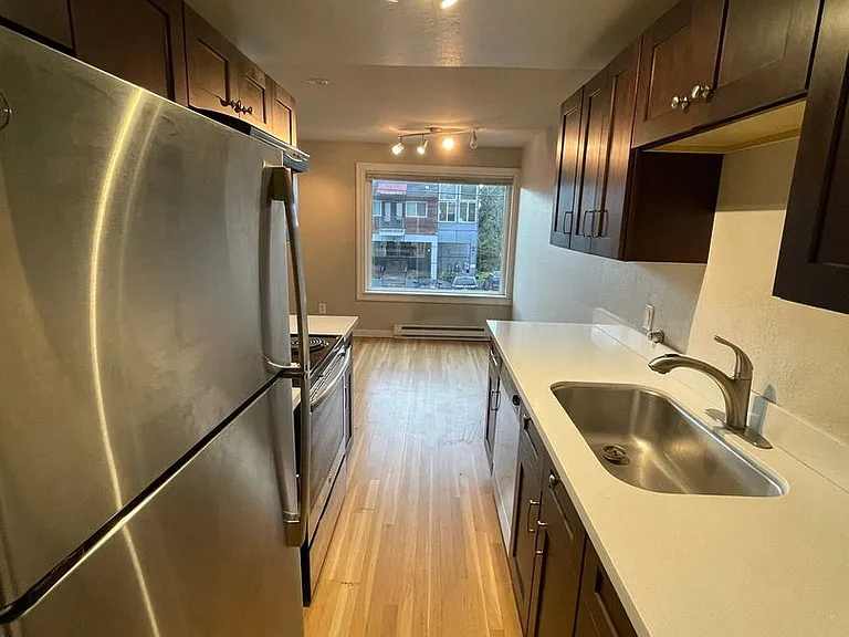 744 Belmont Pl E — Photo 4