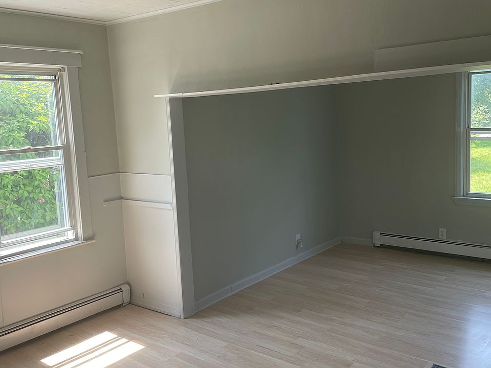 Dining room or be a bedroom