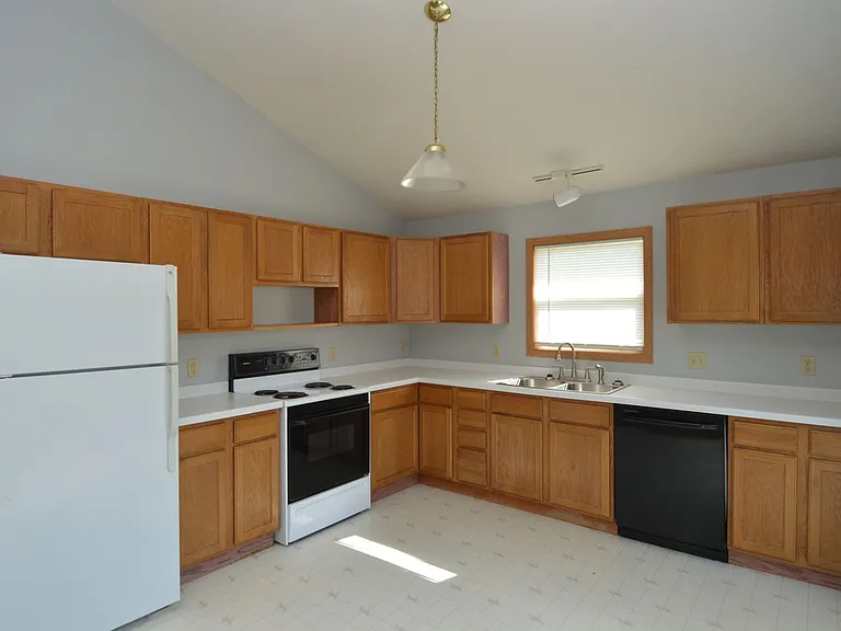 805 20th St NW — Photo 3
