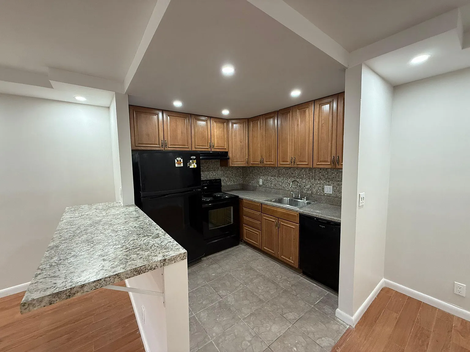 1 bed, 1.5 bath, 756 sqft, $1,550 — Photo 4
