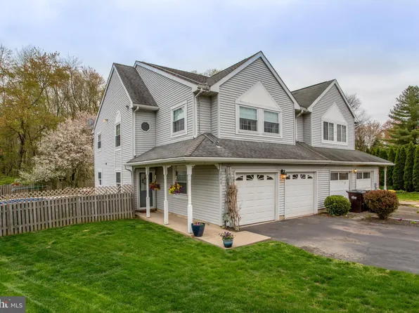 2748 Spring Meadow Dr, Warrington, PA 18976