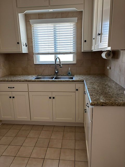 1st image of 2444 Curlew St